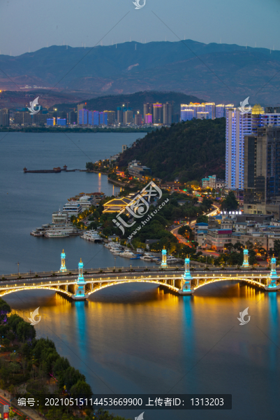 云南大理下關(guān)城市夜景
