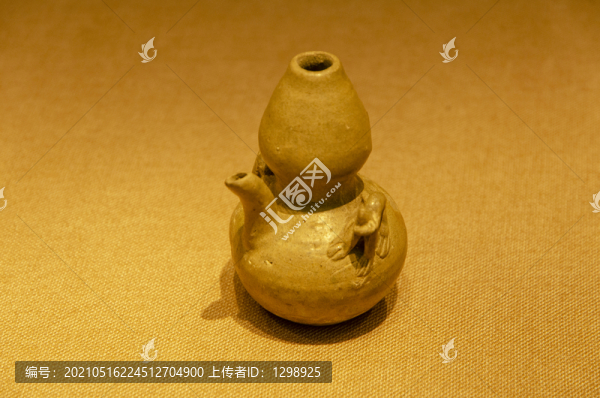 五代越窯青釉葫蘆形瓷壺
