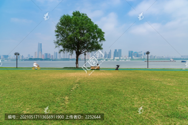 武漢江灘風(fēng)光
