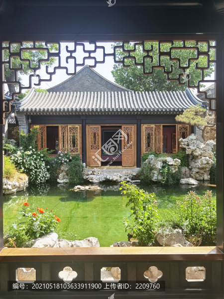 江南園林景觀雕花木窗