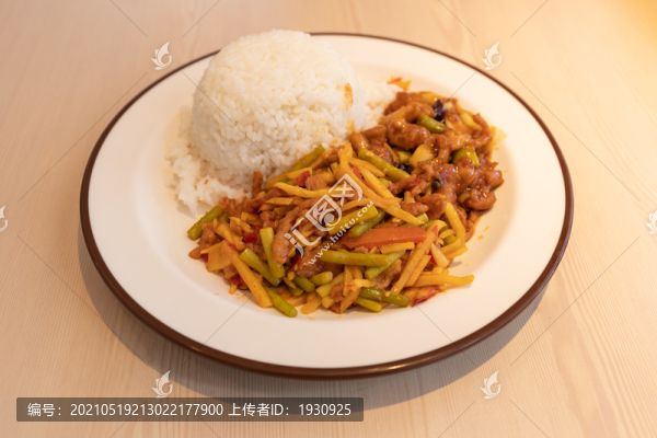 宮保雞丁仔姜肉絲蓋飯