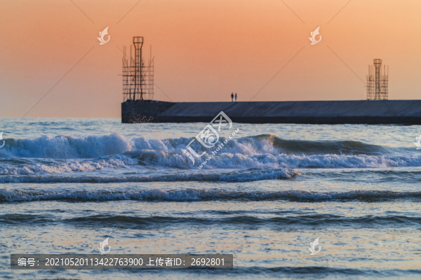 海浪黃昏高清大圖