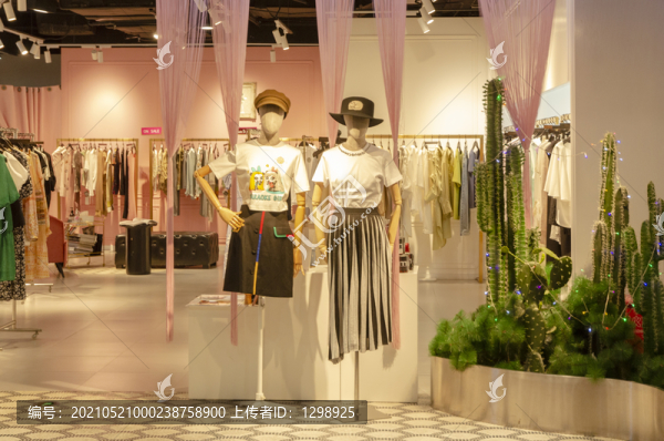 時尚女裝專賣店店鋪設(shè)計