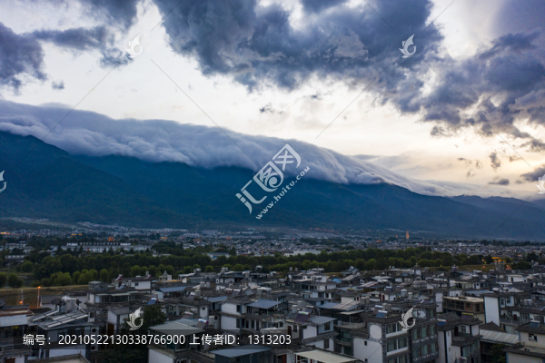 航拍云南大理古城夜景