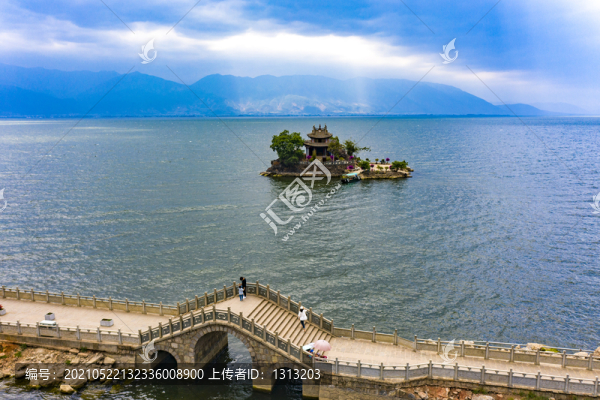 航拍云南大理洱海小普陀島