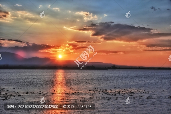 晚霞長空