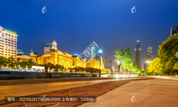 天津金融中心街道夜景