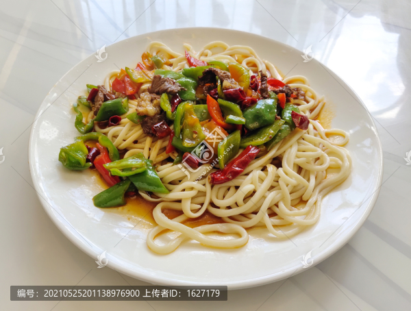 青椒炒肉拌面