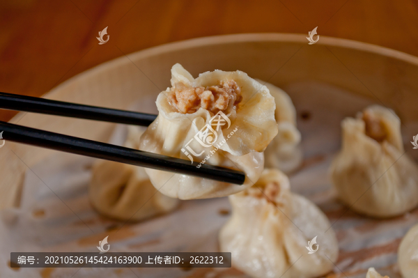 夾起一只燒賣