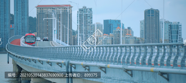 巴士和大橋