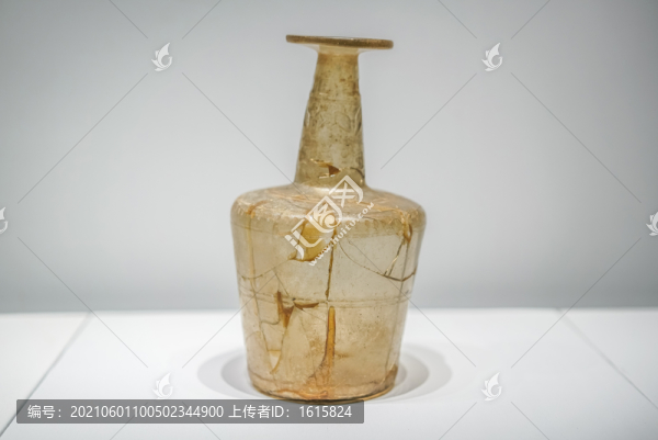 遼代刻花玻璃瓶