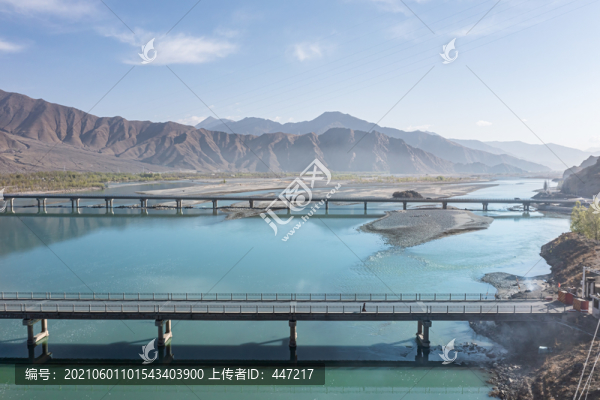 航拍雅魯藏布江大橋
