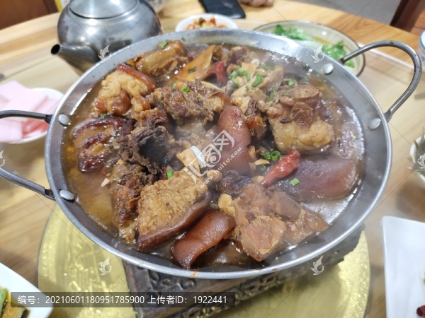 新鮮豬腳燉黃豆