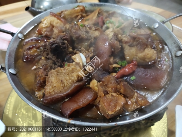 豬腳燉黃豆火鍋