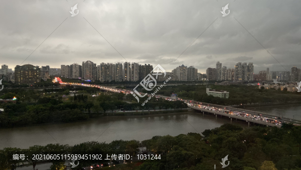 都市