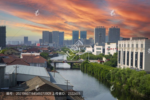 小鎮(zhèn)中的溪流