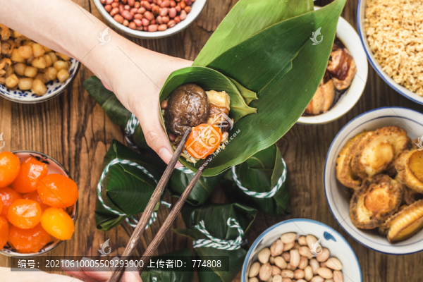包粽子