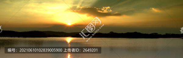 夕陽湖景