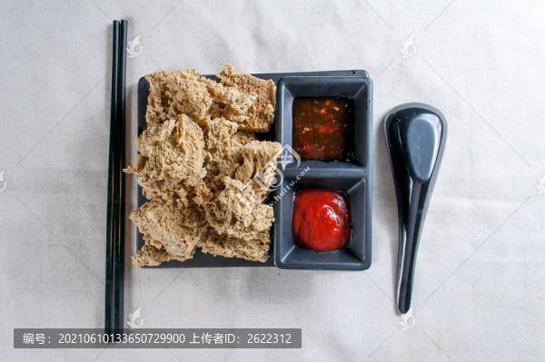一盤油炸臭豆腐