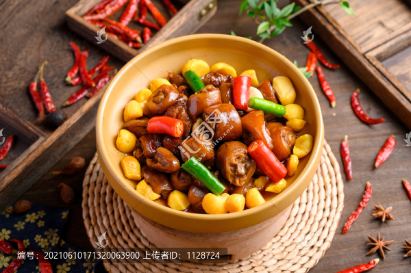 豬尾巴燉板栗