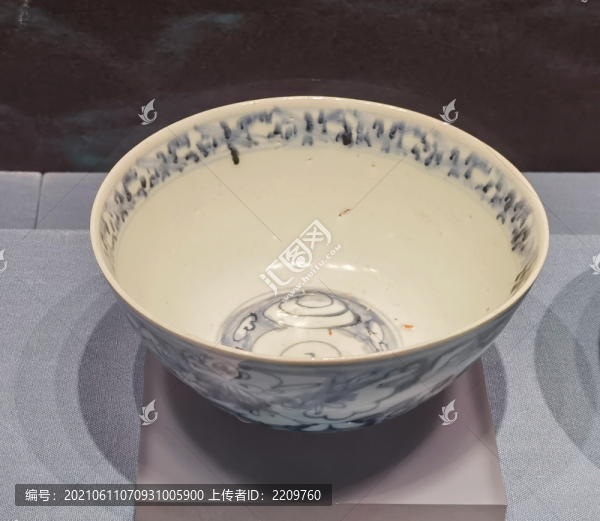 青花法螺應(yīng)龍紋大碗