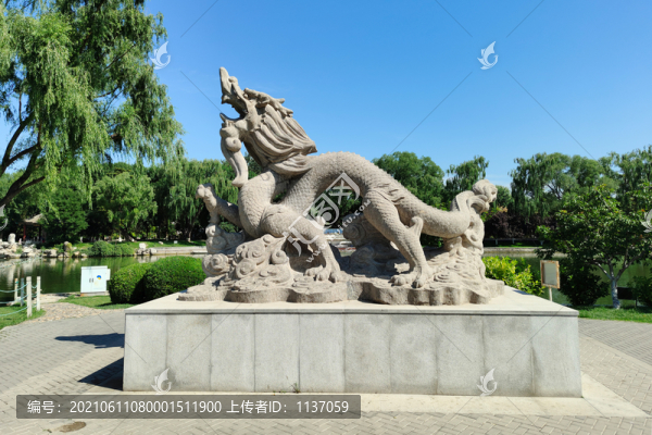 北京龍?zhí)逗珗@青龍騰飛雕塑