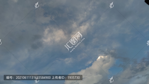 藍(lán)天積云