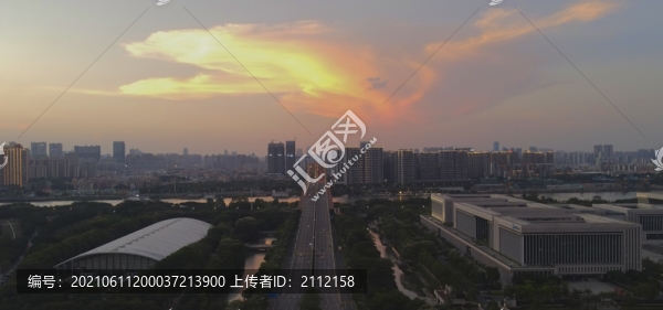 佛山新城的彩云