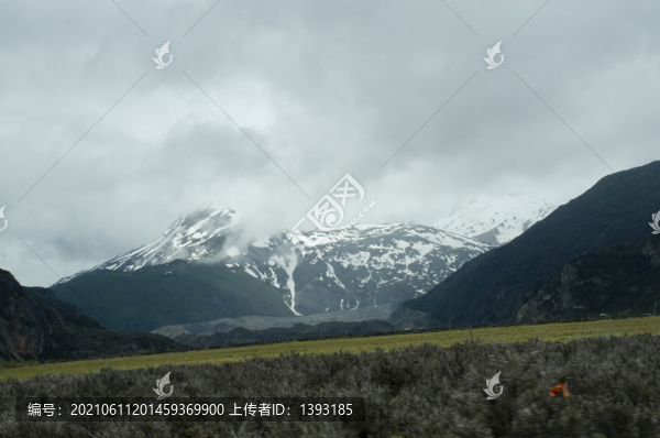 西藏來(lái)古冰川雪山雪峰