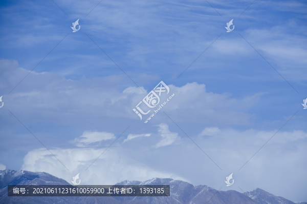 雪山上空的云海云彩