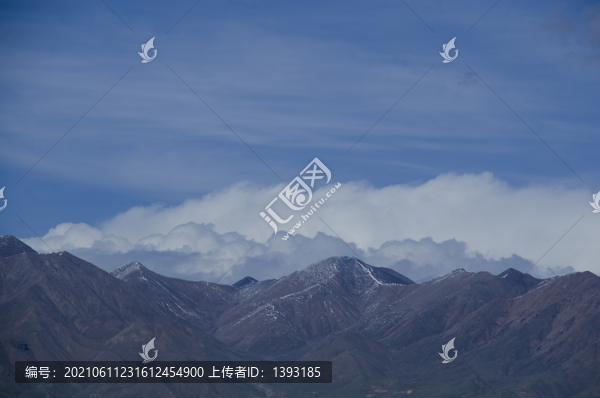 雪山上空的云海云彩