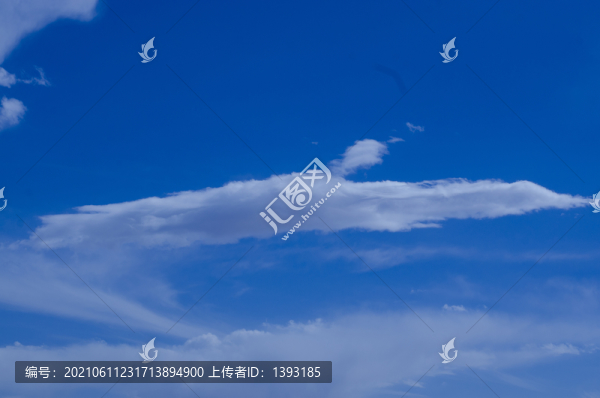 青海茶卡鹽湖的天空