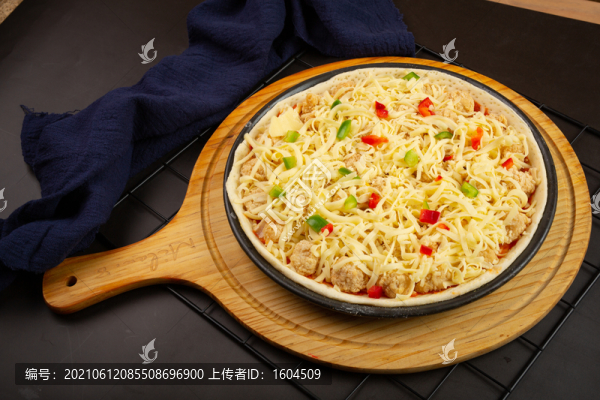 準(zhǔn)備烤之前的披薩高清大圖
