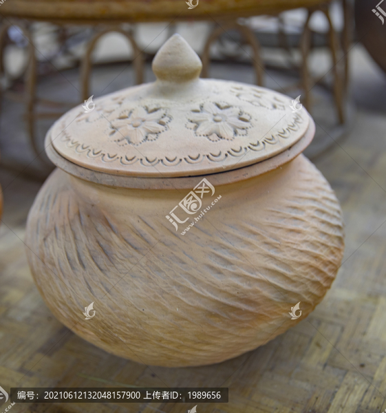 少數(shù)民族老陶罐