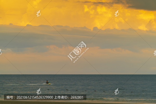 黃昏海面