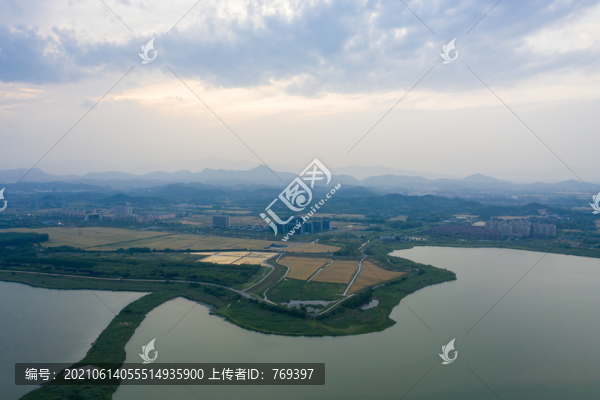 航拍浙江杭州余杭區(qū)南湖公園