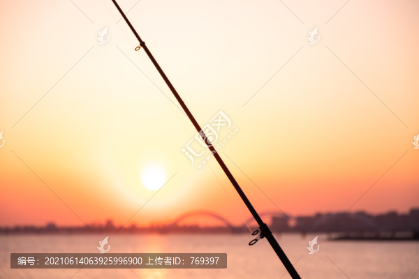 日落下錢塘江邊的釣魚竿
