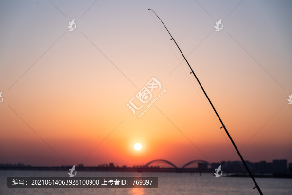 日落下錢塘江邊的釣魚竿