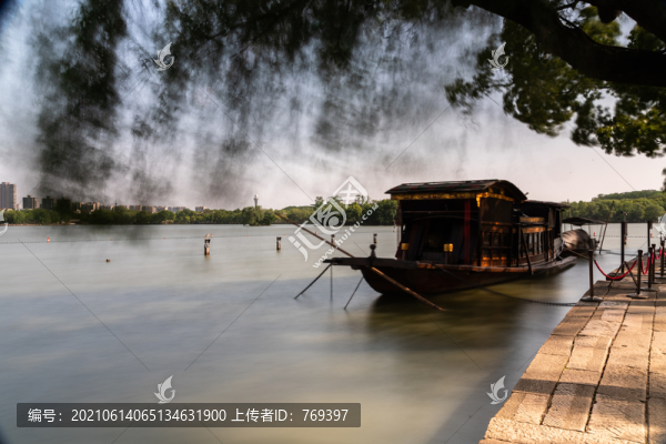 浙江嘉興南湖景區(qū)紅船