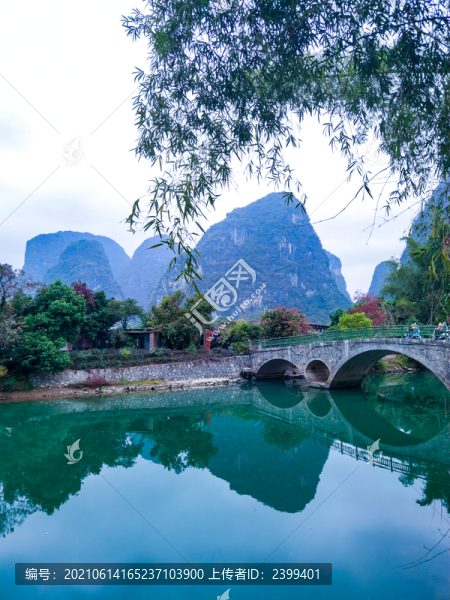 桂林陽朔十里畫廊遇龍河