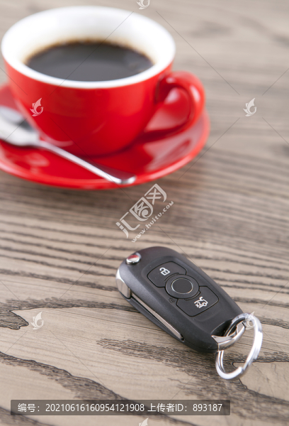 一杯咖啡和車鑰匙