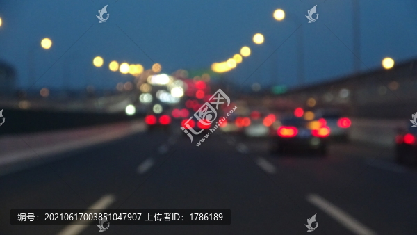 高速公路城市黃昏