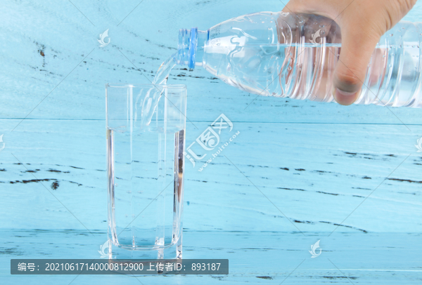 倒水