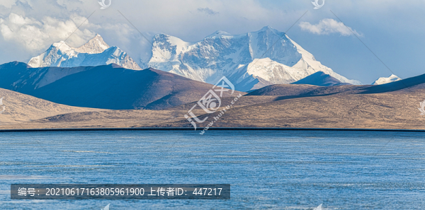 庫(kù)拉岡日雪山