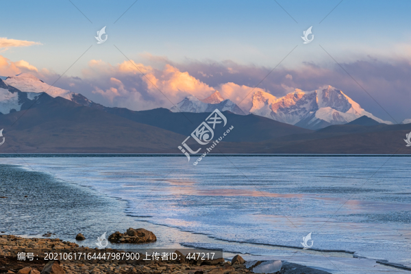庫(kù)拉岡日雪山