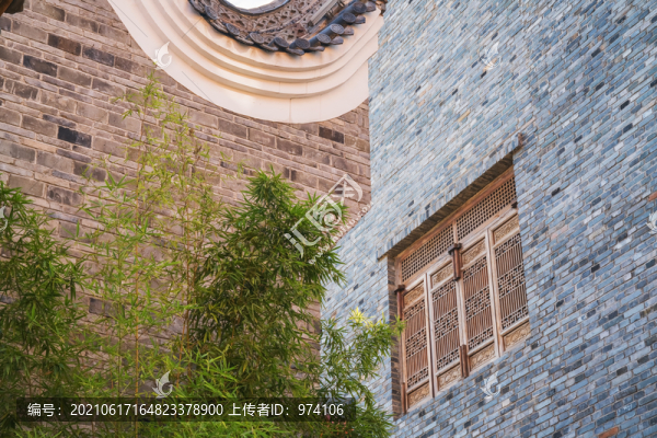 仰拍武漢漢口里古建筑的局部細(xì)節(jié)