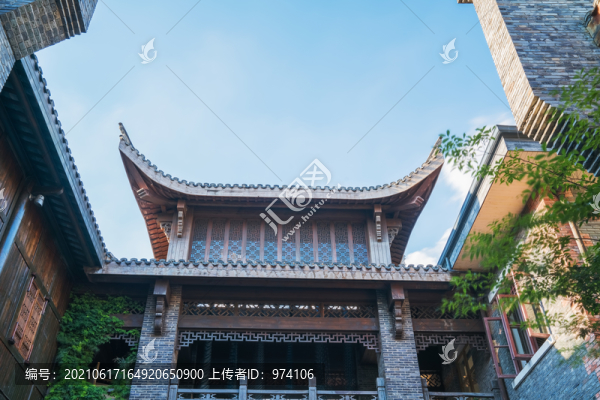 仰拍武漢漢口里古建筑的局部細節(jié)
