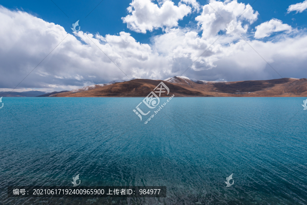 中國西藏山南羊卓雍錯湖泊風(fēng)光