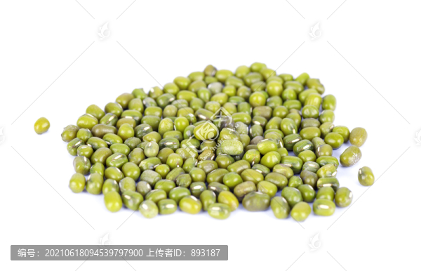 白背景上的綠豆