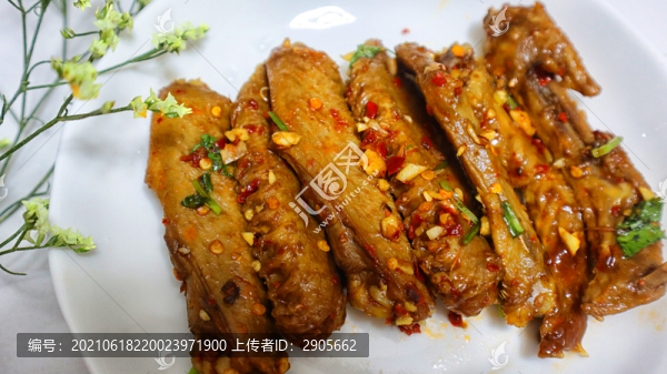 鹵鴨翅